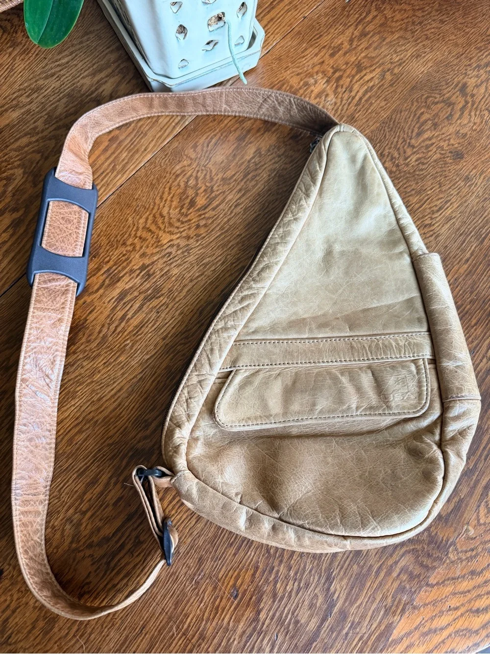 Vintage AmeriBag Healthy Back Bag Tan Leather Crossbody Sling Backpack